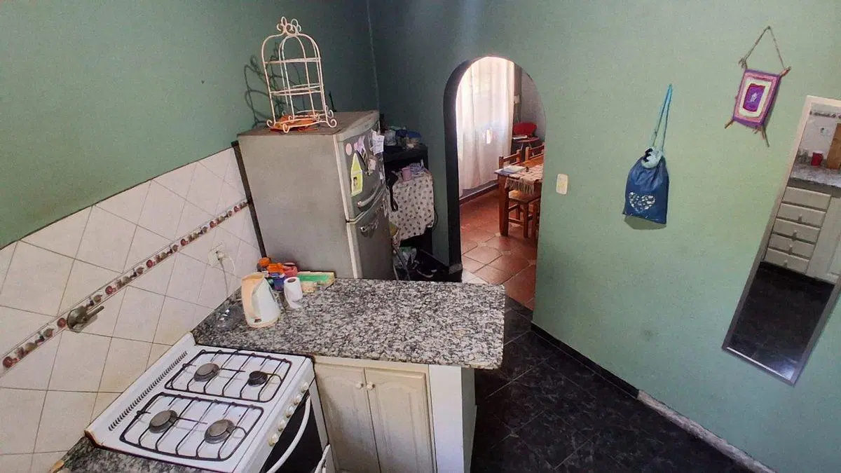 VENTA  CASA 5 AMBIENTES MERLO 2