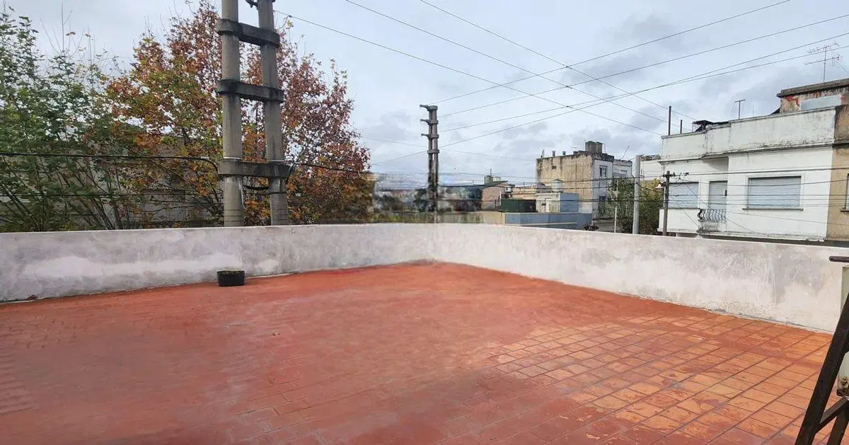 VENTA CASA EN ESQUINA 4 AMB+DEPTO 3 AMB CIUDADELA 2