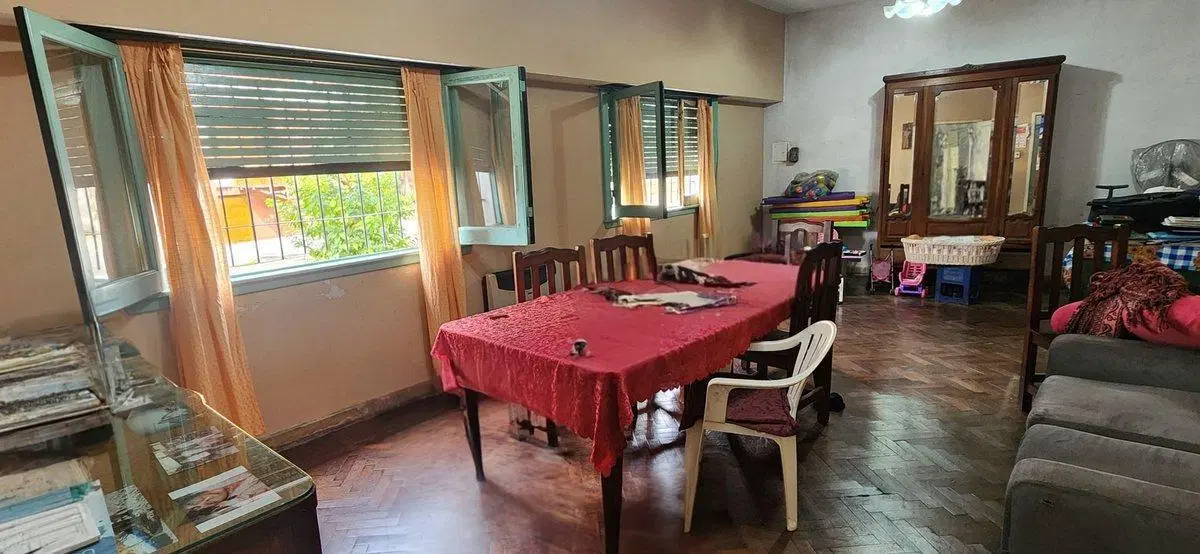 VENTA CASA EN ESQUINA 4 AMB+DEPTO 3 AMB CIUDADELA 4