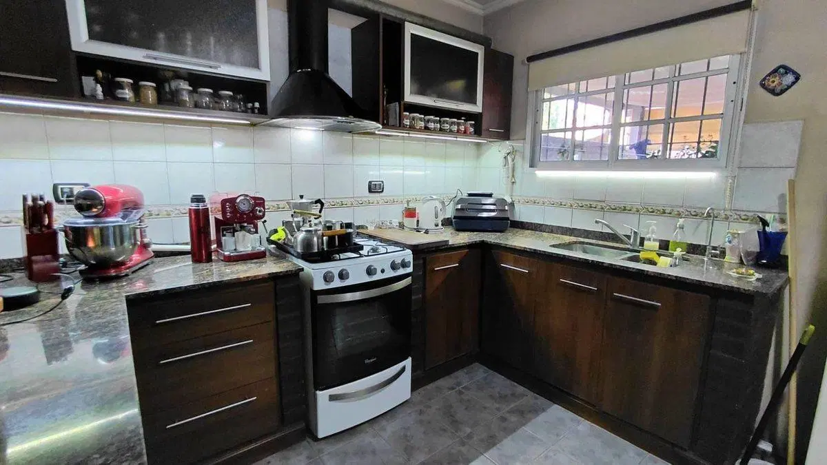 CASA 4 DORMITORIOS VENTA PASO DEL REY JARDIN COCHE 5
