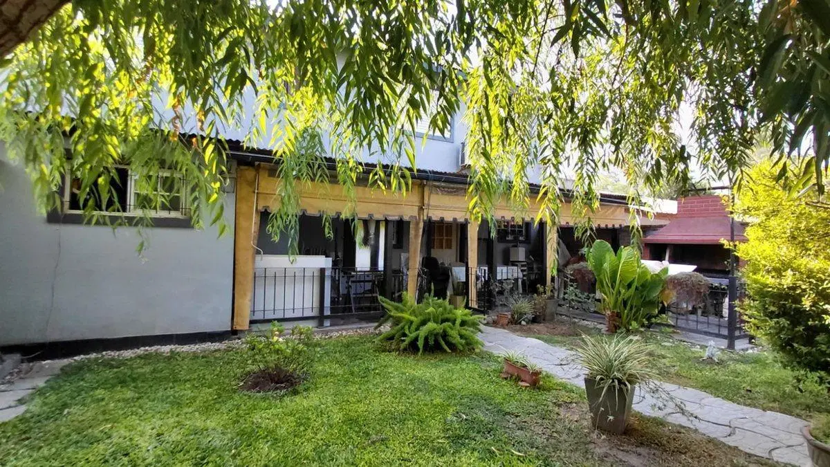 CASA 4 DORMITORIOS VENTA PASO DEL REY JARDIN COCHE 4