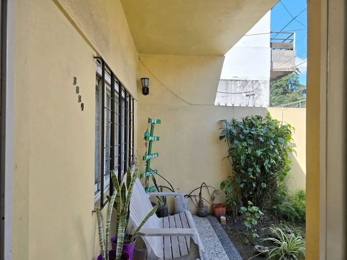 VENTA CASA 3 AMBIENTES CASTELAR y PH 4 AMB 2