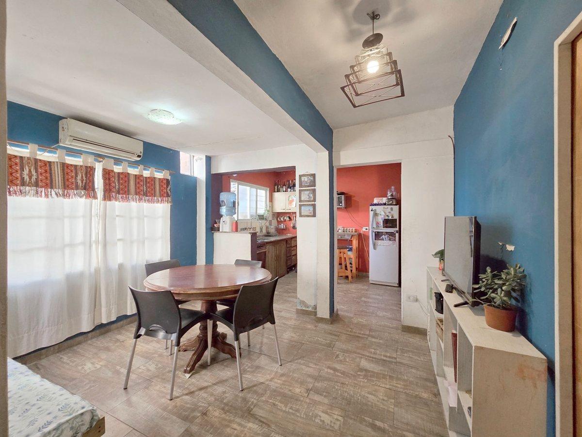 VENTA CASA 3 AMBIENTES CASTELAR y PH 4 AMB