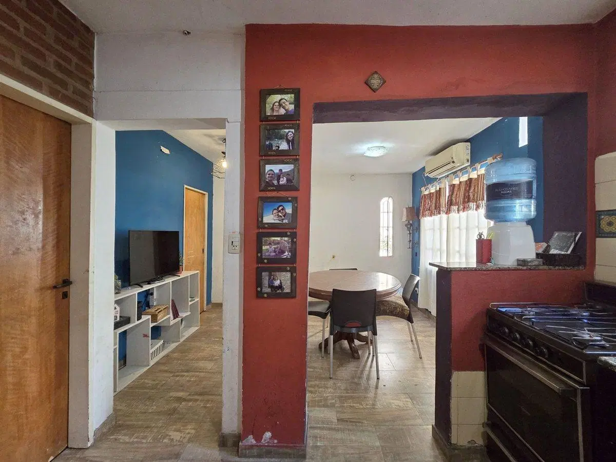 VENTA CASA 3 AMBIENTES CASTELAR y PH 4 AMB 4
