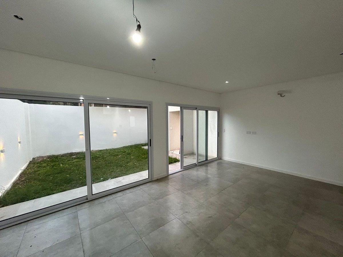 ALQUILER DUPLEX 4 AMB. JARDÍN Y COCHERA P. LELOIR