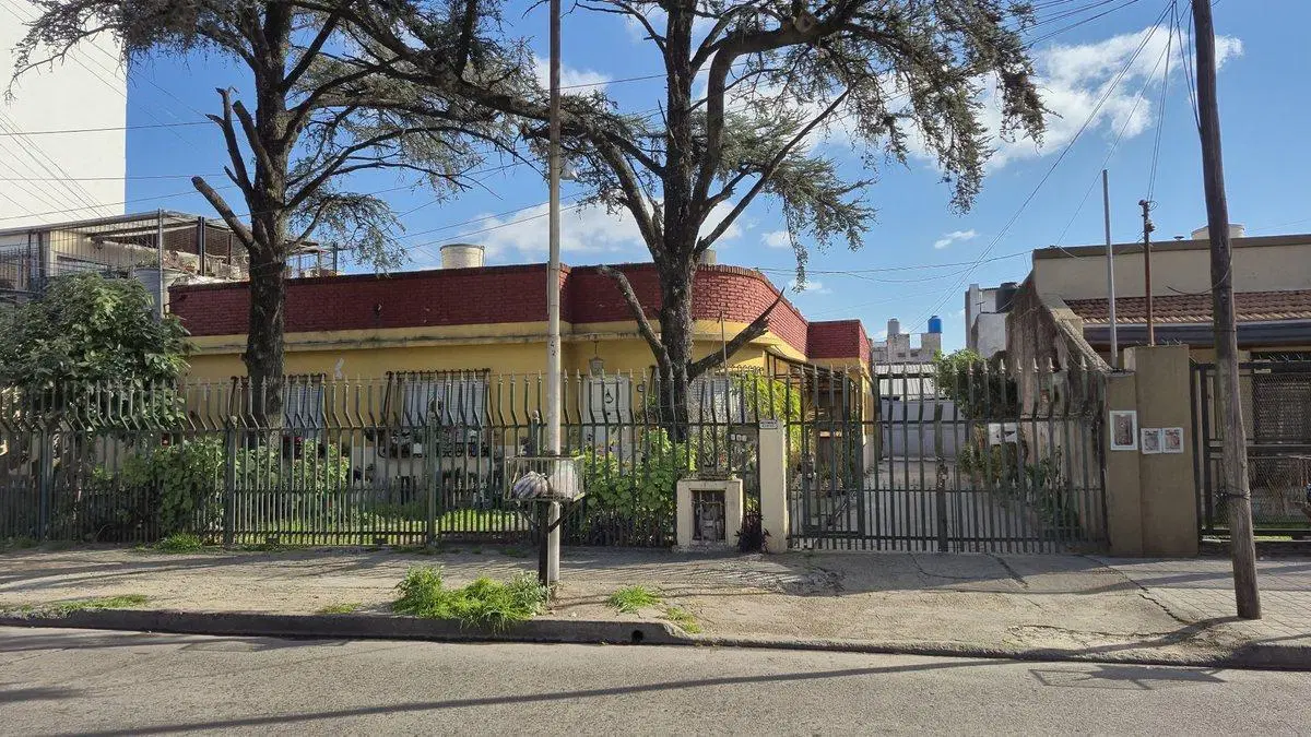 CASA A RECICLAR CIUDADELA 800 METROS CUADRADOS 3