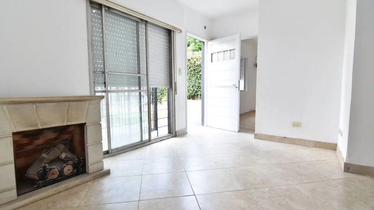 VENTA CASA PH 2 AMBS ITUZAINGO FRENTE COCHERA 3