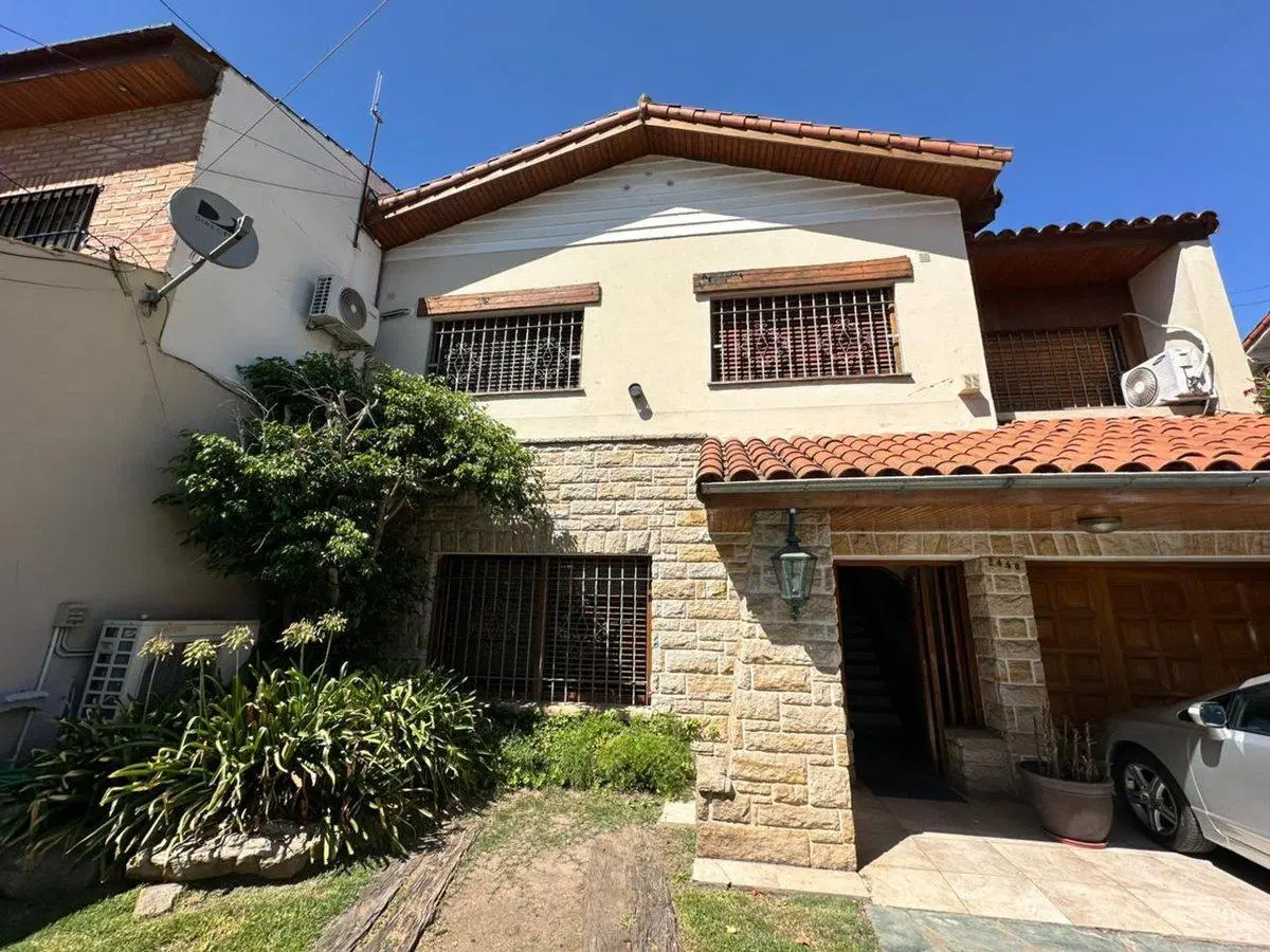 VENTA CASA MORENO 4 AMBIENTES CON QUINCHO Y PILETA 3