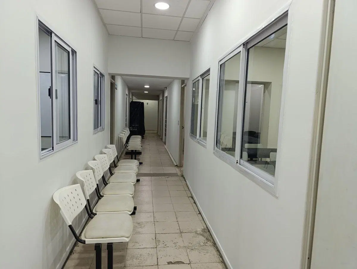 OFICINAS LOCAL EN VENTA EN MORÓN CENTRO CON SOTANO 5