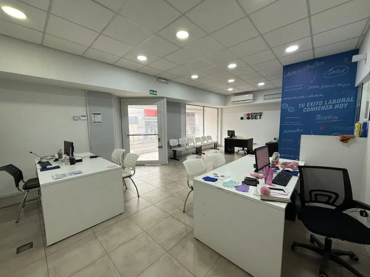 OFICINAS LOCAL EN VENTA EN MORÓN CENTRO CON SOTANO 3