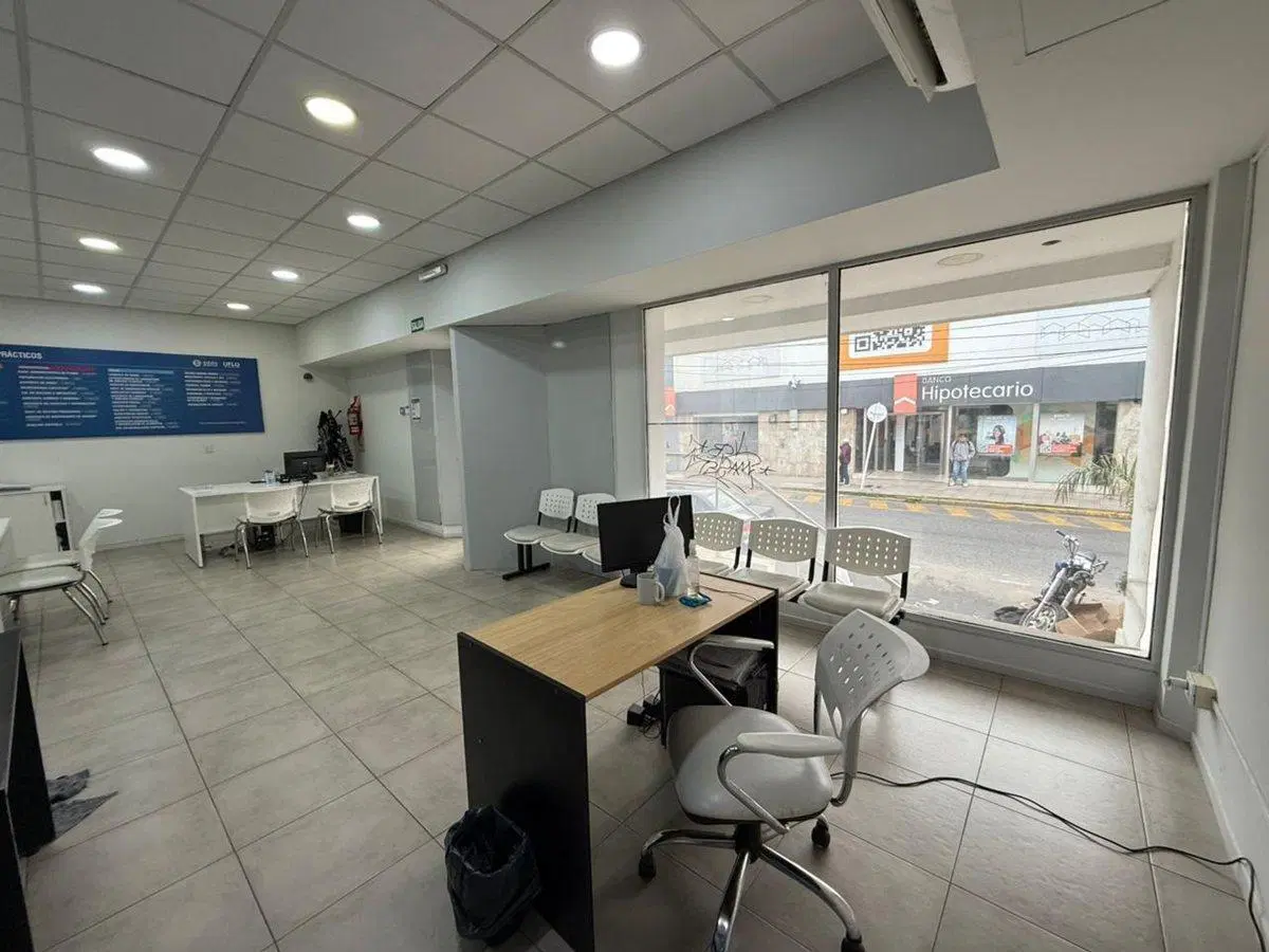 OFICINAS LOCAL EN VENTA EN MORÓN CENTRO CON SOTANO 2