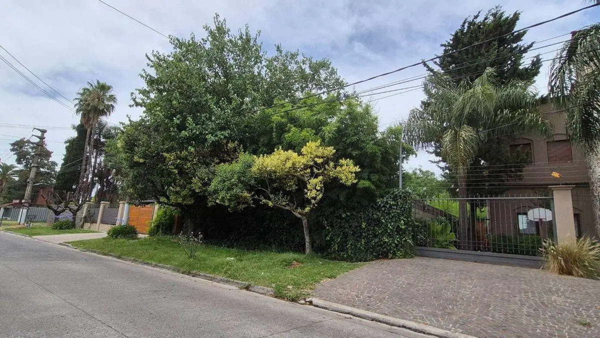 VENTA LOTE 723 m2 CASTELAR NORTE PERMUTA 5
