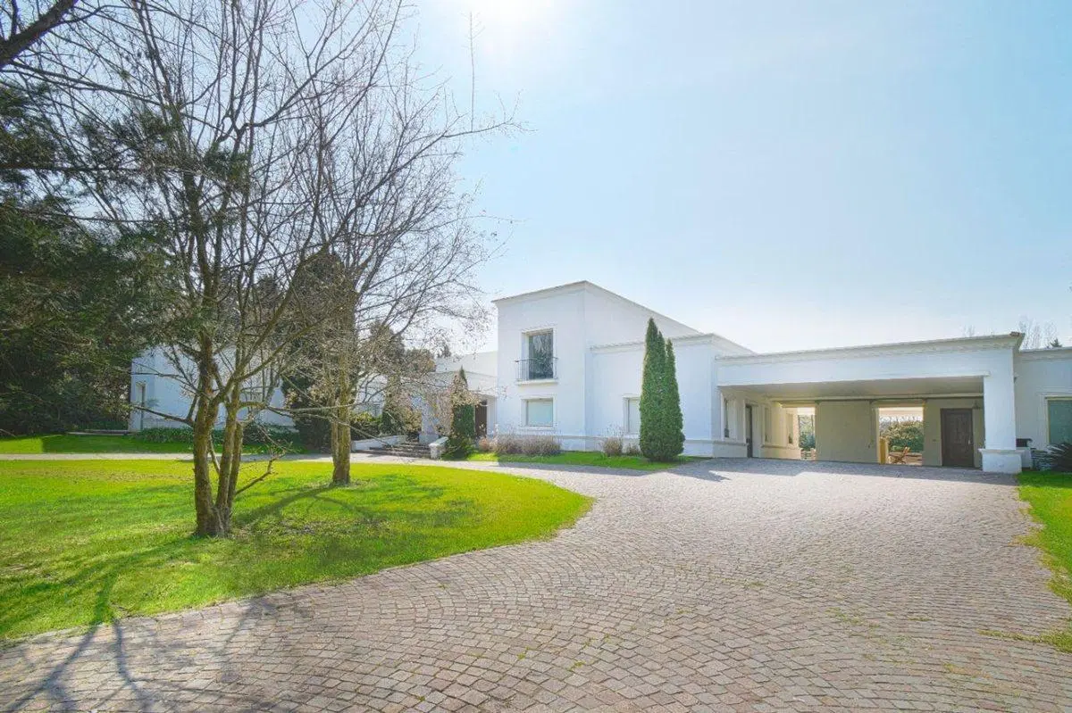 Venta Casa Lujan Club de Campo la Colina 2