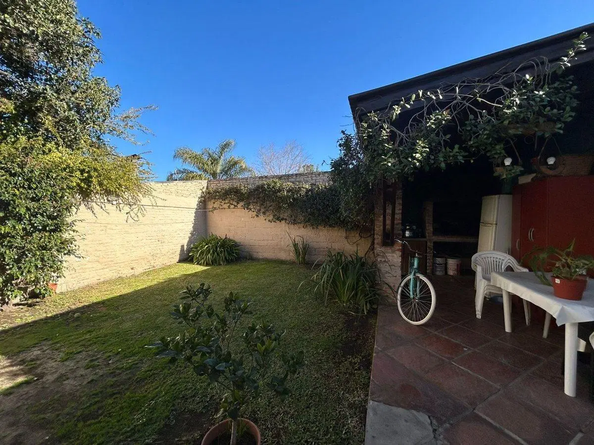 VENTA CASA 4 AMBIENTES C/PARQUE Y COCH - ITUZAINGO 3