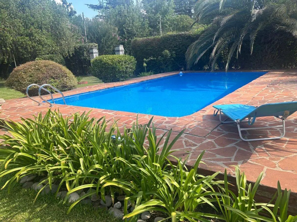 VENTA CASA QUINTA CON PILETA Y QUINCHO EN MORENO 5