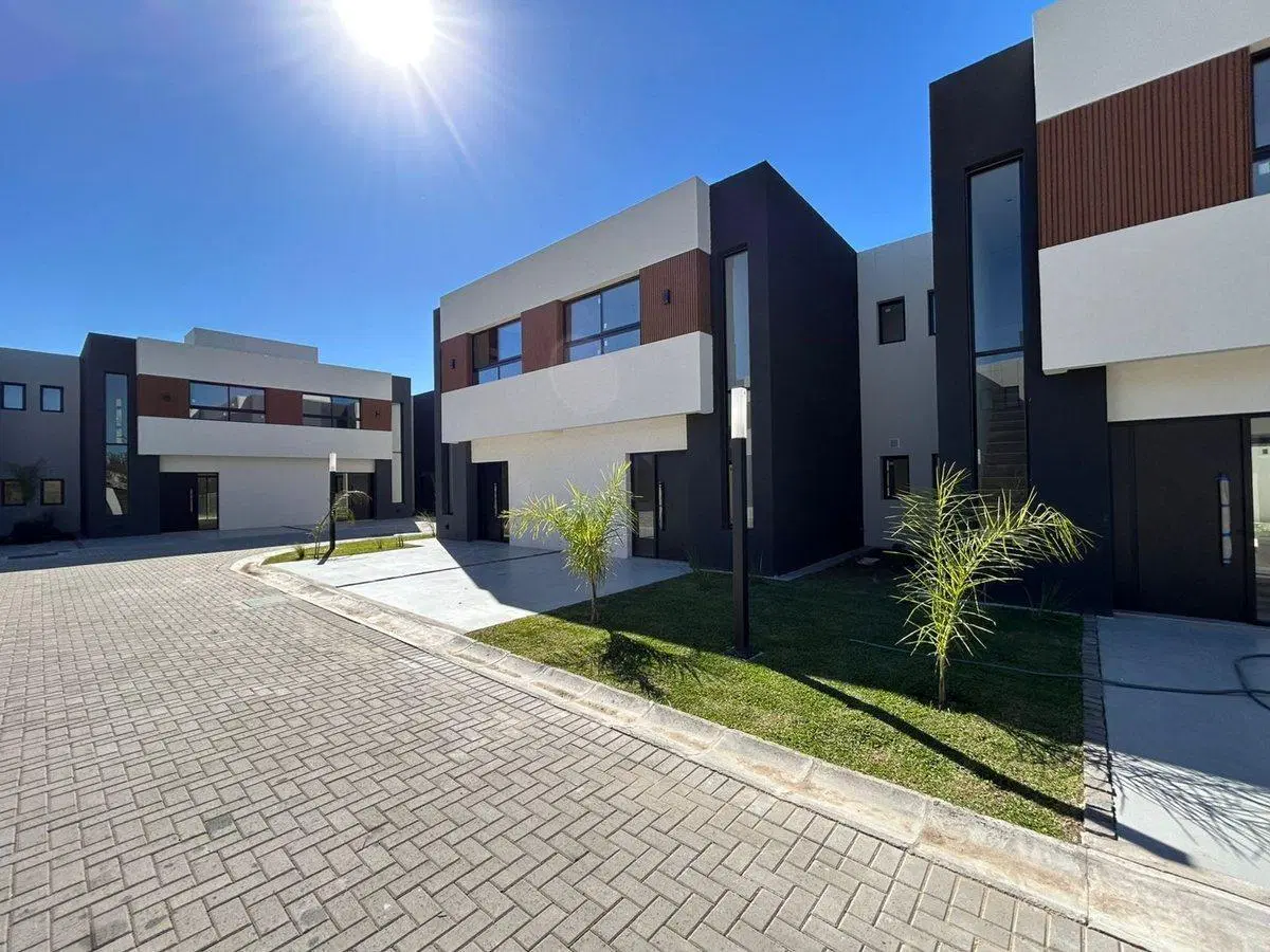 VENTA CASA EN COMPLEJO CERRADO 4 AMB- PILAR 2