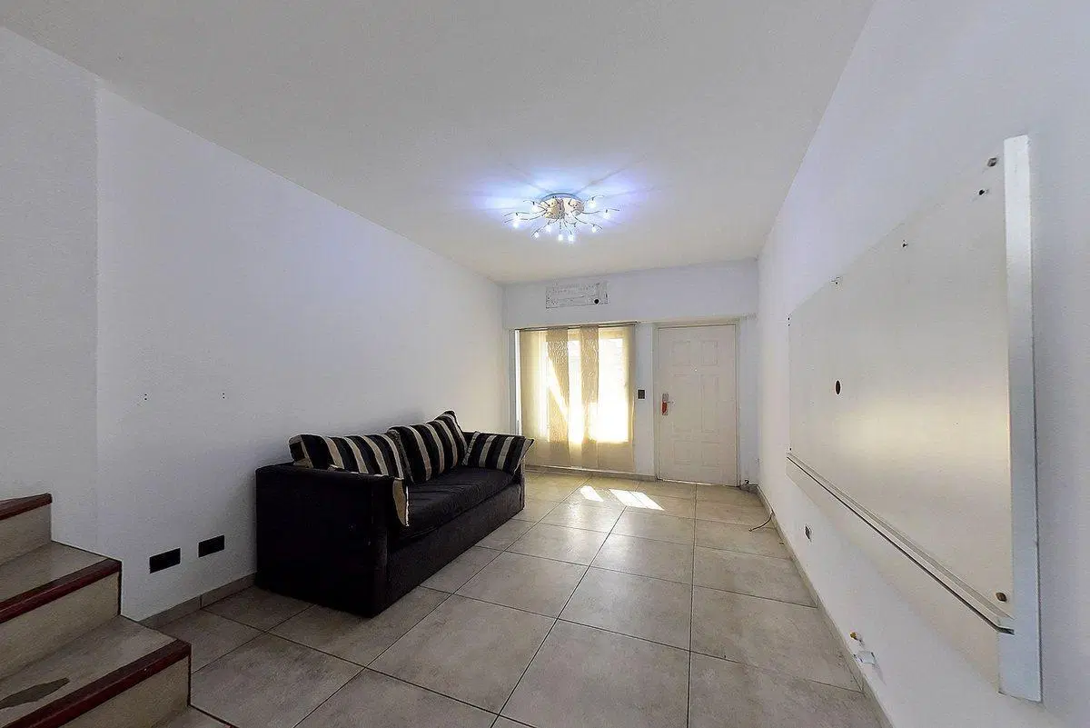 CASA TRIPLEX VENTA 3 DORM RAMOS MEJIA PATIO + COCH 2