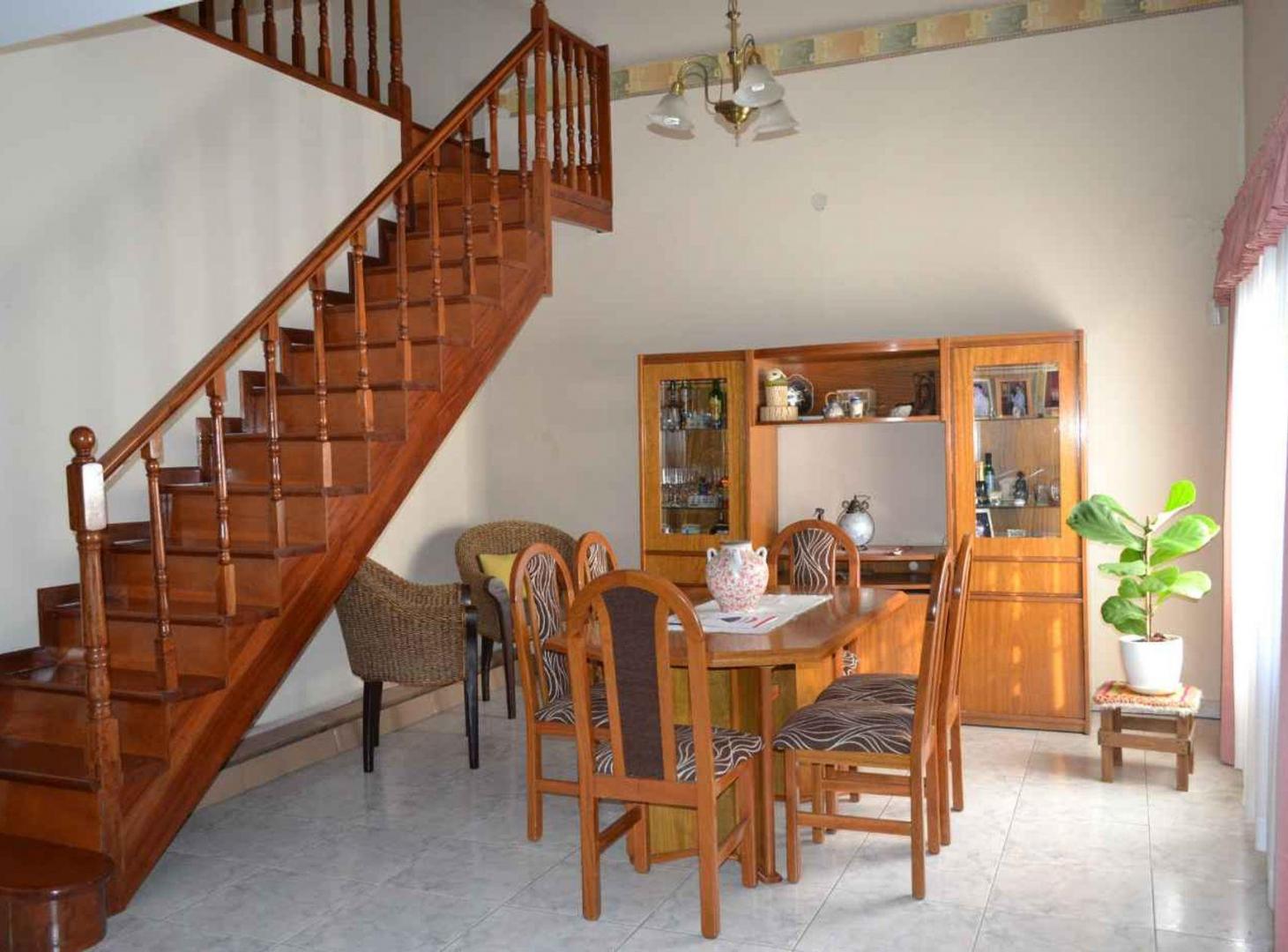 VENTA CASA 5 AMBIENTES CASTELAR NORTE APTA CREDITO