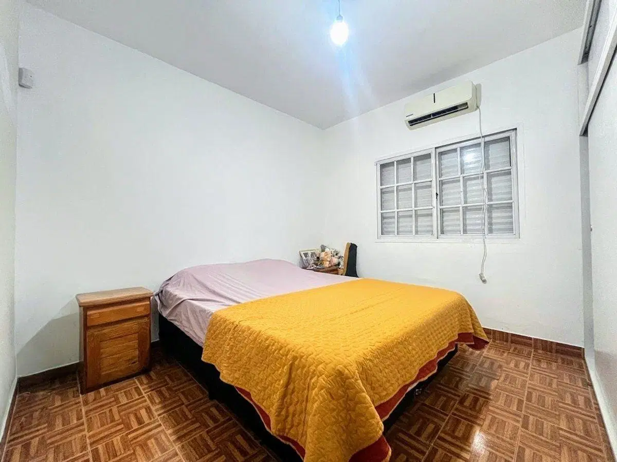 CASA CON 4 DEPARTAMENTO MAS LOTE EN VENTA MORON 3