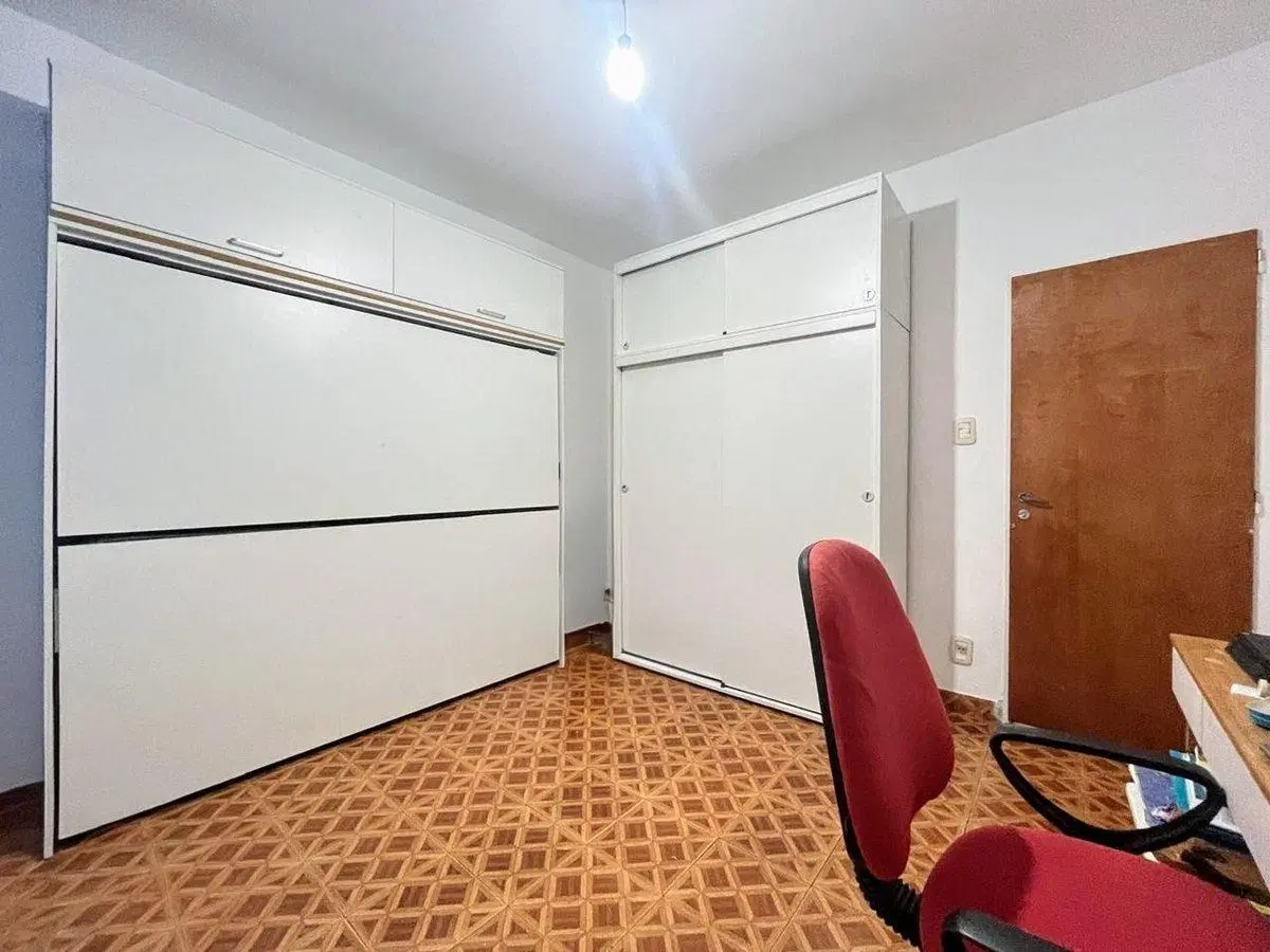 CASA CON 4 DEPARTAMENTO MAS LOTE EN VENTA MORON 5