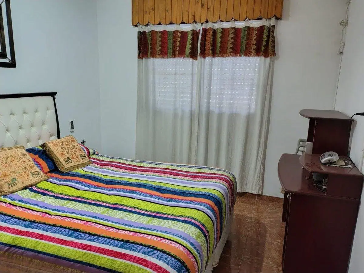 CASA VENTA 4 AMBIENTES CON DOS LOCALES Y JARDIN 3