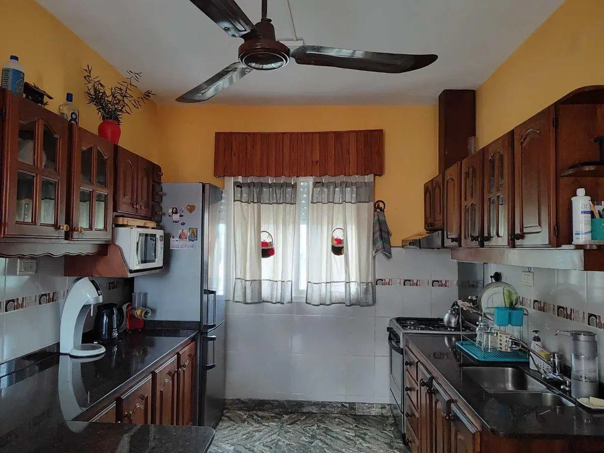 CASA VENTA 4 AMBIENTES CON DOS LOCALES Y JARDIN 4