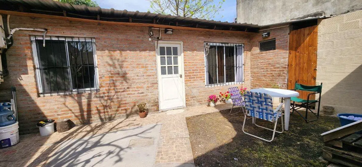 VENTA  CASA + DEPARTAMENTO CASTELAR NORTE 2