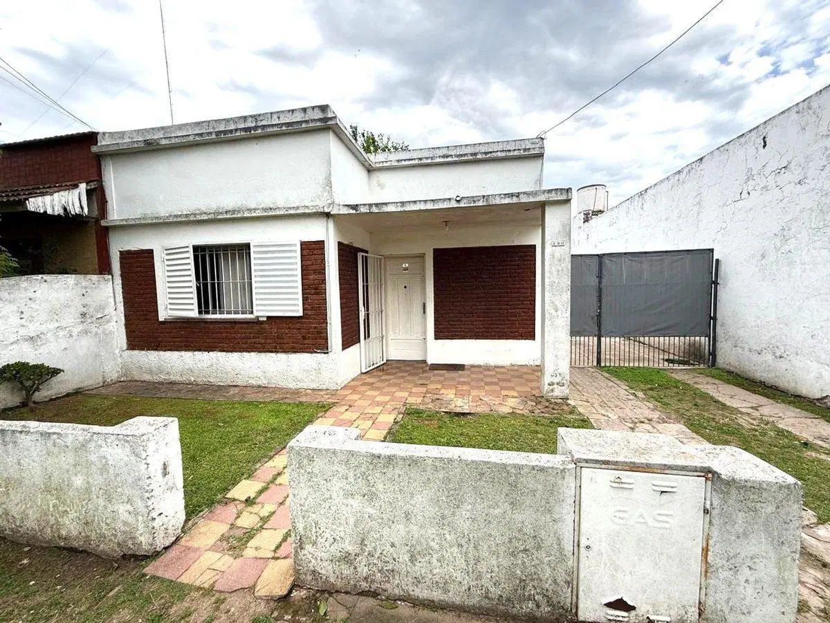 Casa en VENTA 3 ambientes en Luján APTO CREDITO 2