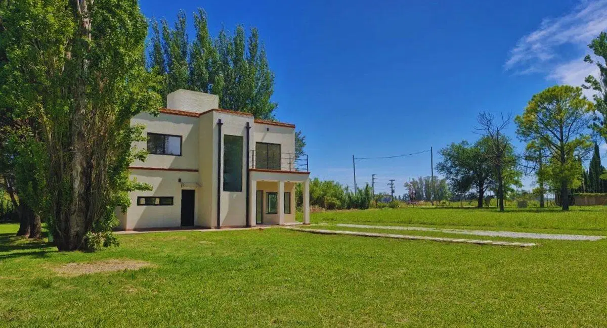 VENTA CASA 4 AMBIENTES BARRIO CERRADO LUJAN 2