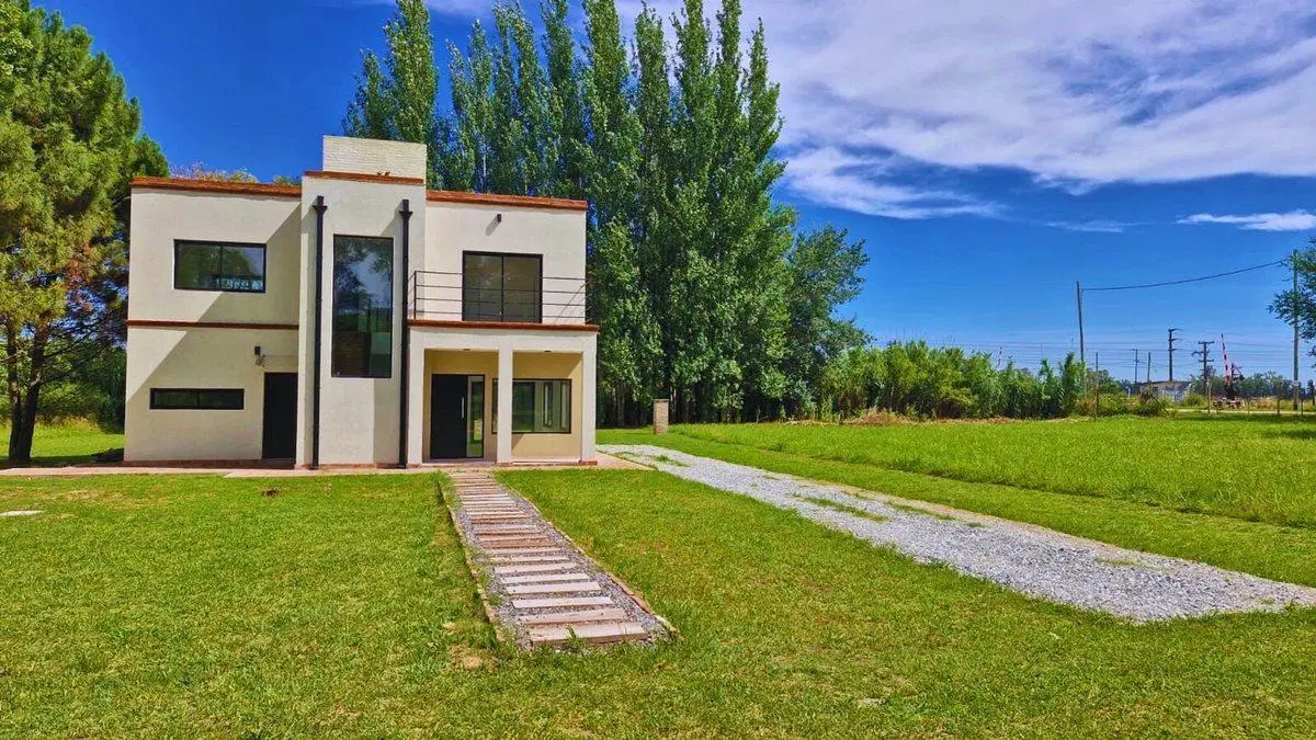VENTA CASA 4 AMBIENTES BARRIO CERRADO LUJAN 5