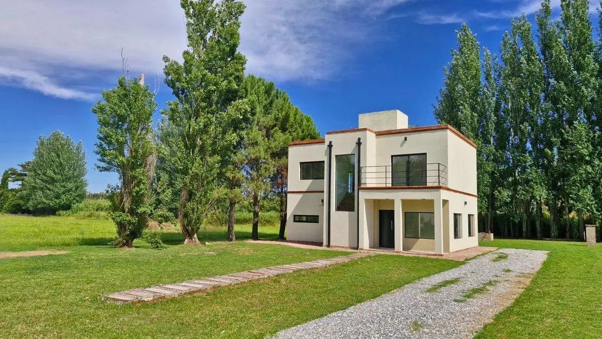 VENTA CASA 4 AMBIENTES BARRIO CERRADO LUJAN 3