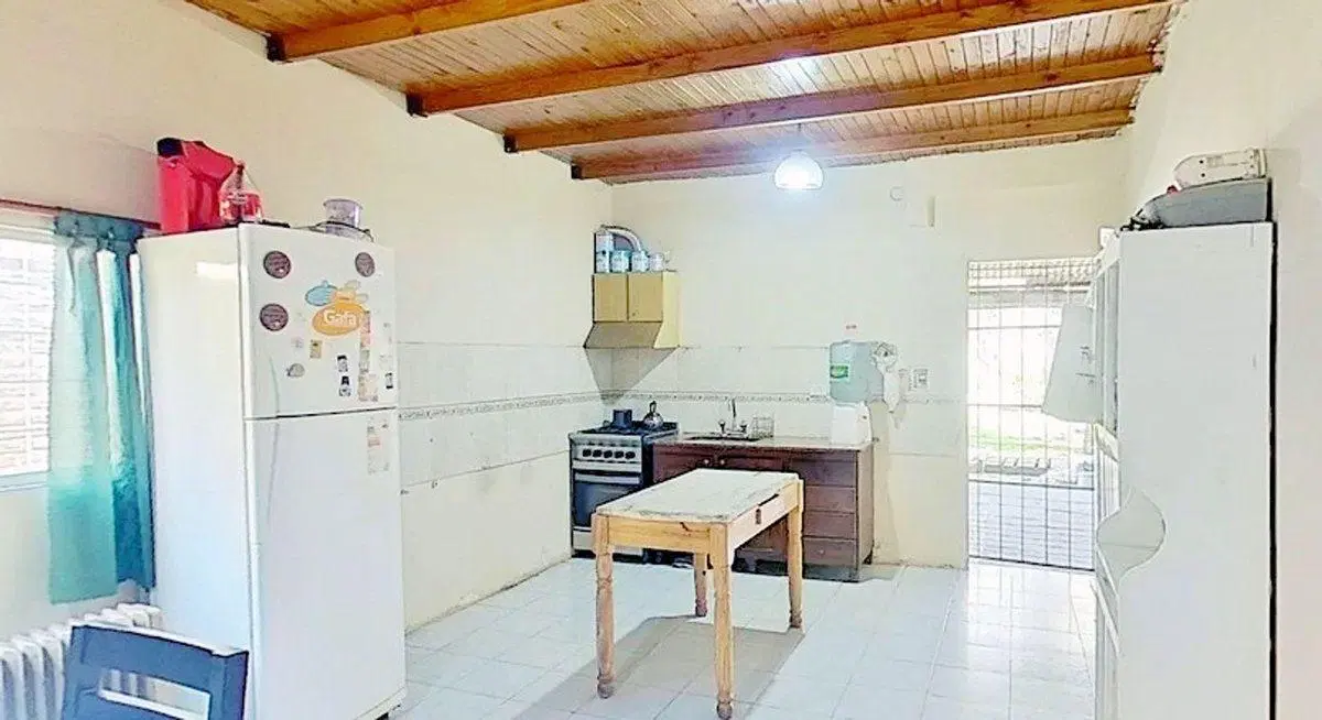 VENTA CASA LOTE PROPIO 3 AMBIENTES COCHERA, JARDIN 2