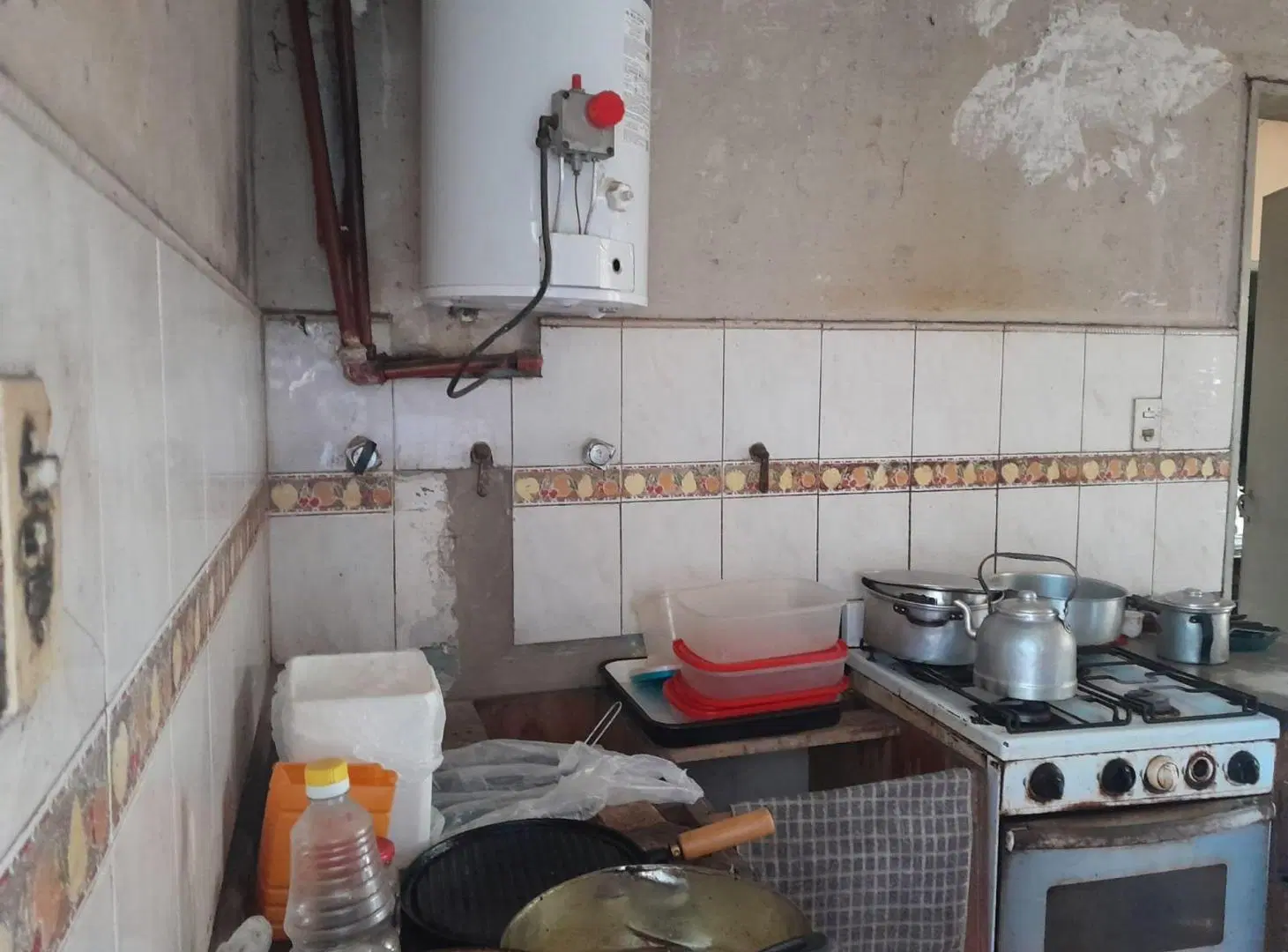 Venta lote con casa a reciclar en Castelar norte. 3