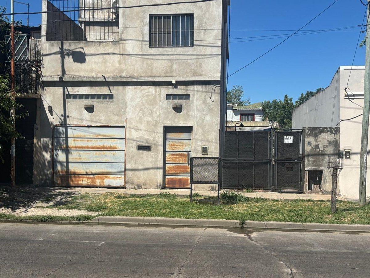 VENTA CASA 4 AMBIENTES EN MORON A REFACCIONAR