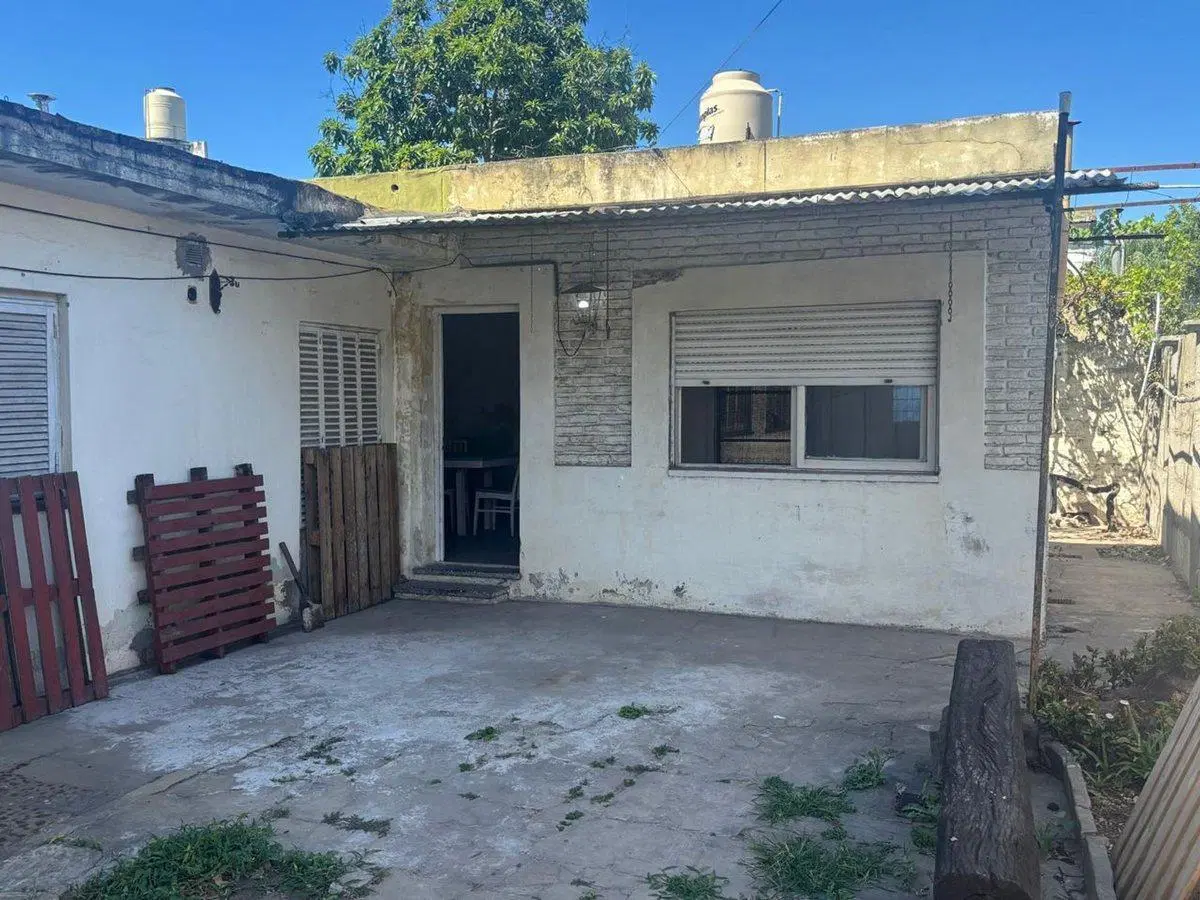 VENTA CASA  4 AMBIENTES EN MORON A REFACCIONAR 2