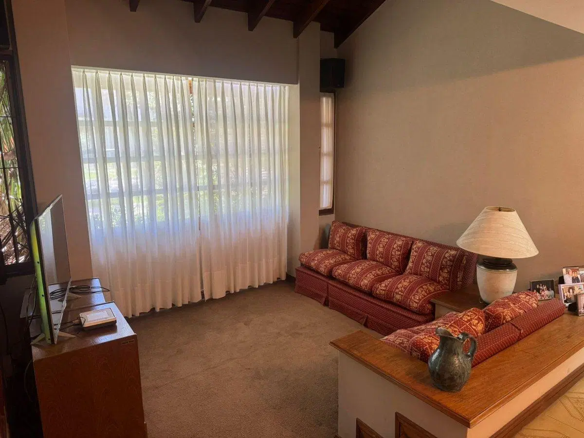 VENTA CASA 6 AMBIENTES CASTELAR CON PILETA 4