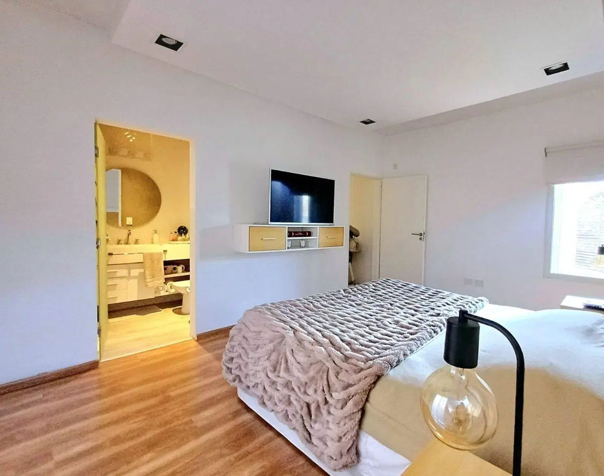 VENTA CASA 4 AMBIENTES VILLA LUZURIAGA PERMUTA 3
