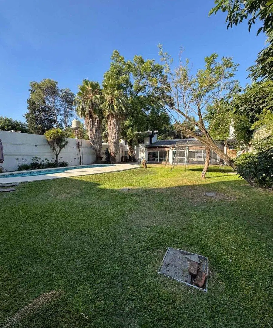 Venta Casa 5 Amb. sobre Doble Lote con Piscina 5