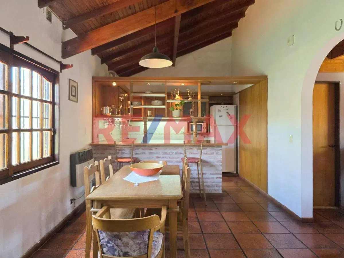 VENTA CASA 3 AMB + DEPTO 3 AMB Y LOCAL CASTELAR 4