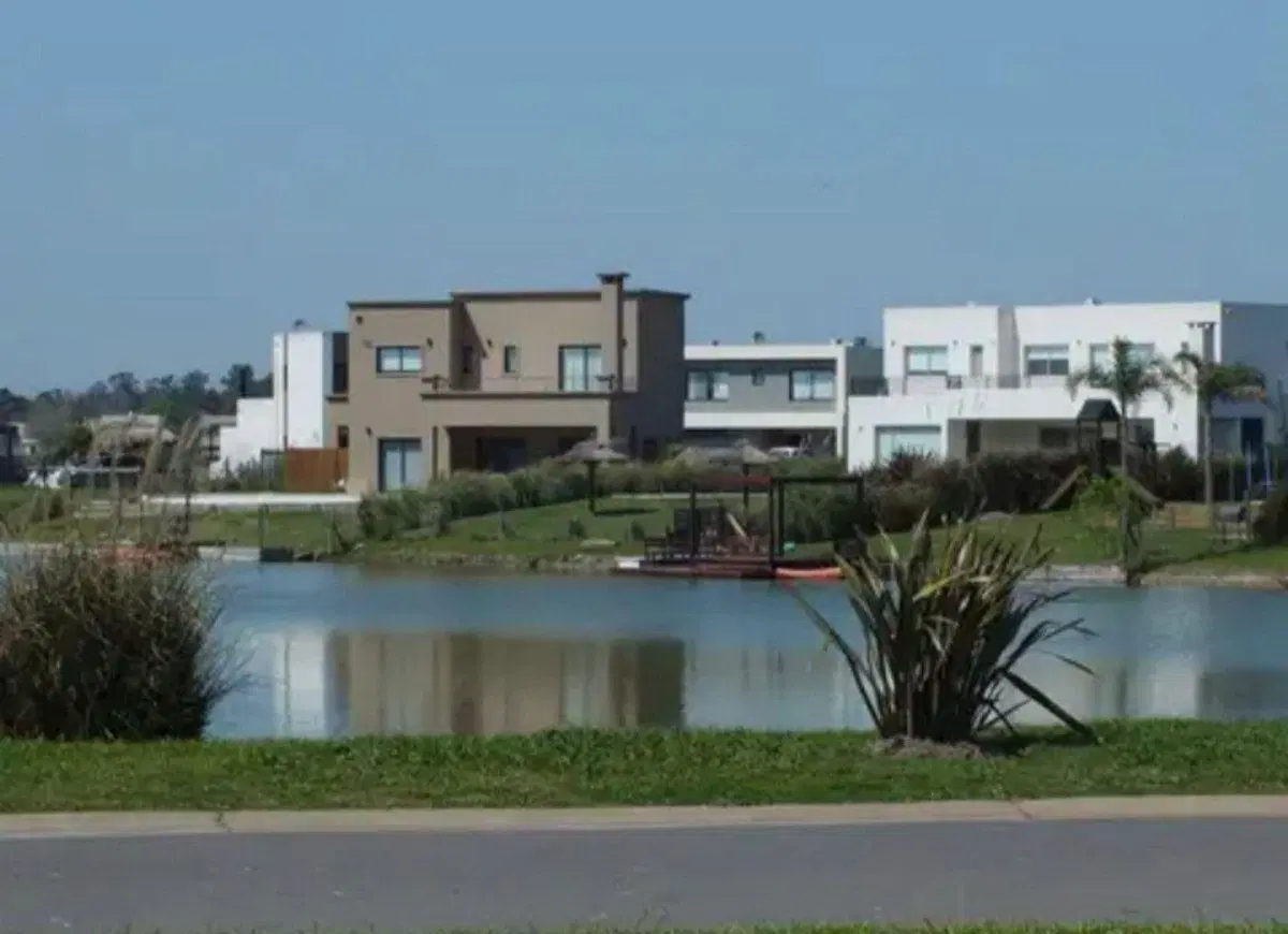 venta lote 900 M2 san sebastian con laguna, Pilar 3