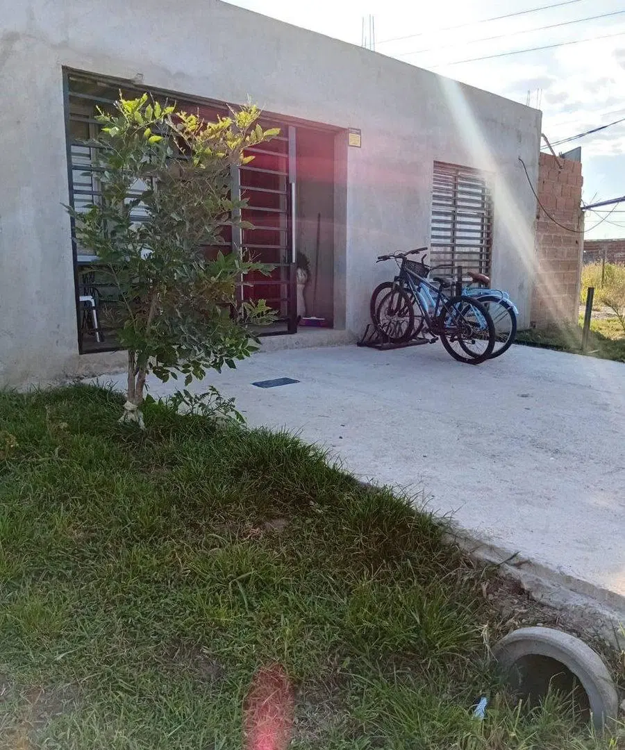 ALQUILER- CASA  MARIANO ACOSTA BARRIO SEMI CERRADO 3