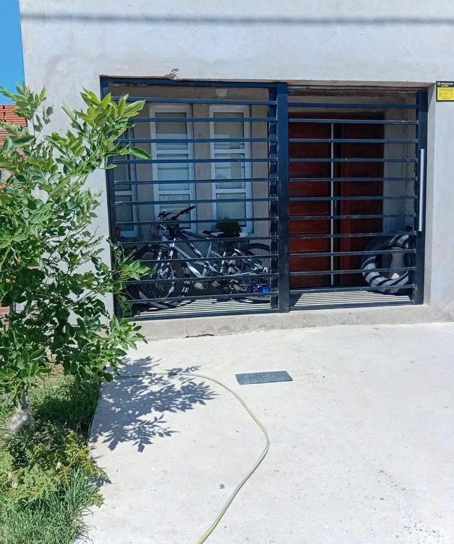 ALQUILER- CASA  MARIANO ACOSTA BARRIO SEMI CERRADO 5