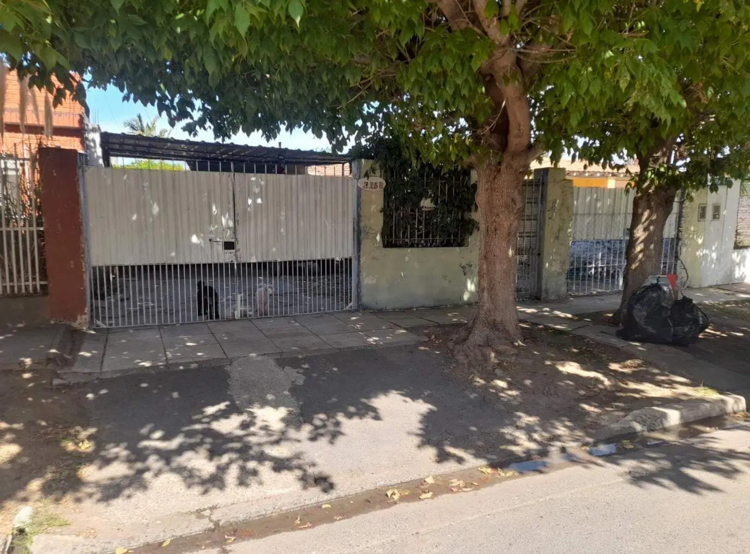CASA en VENTA DE 4 AMBIENTES con patio en MORON 3