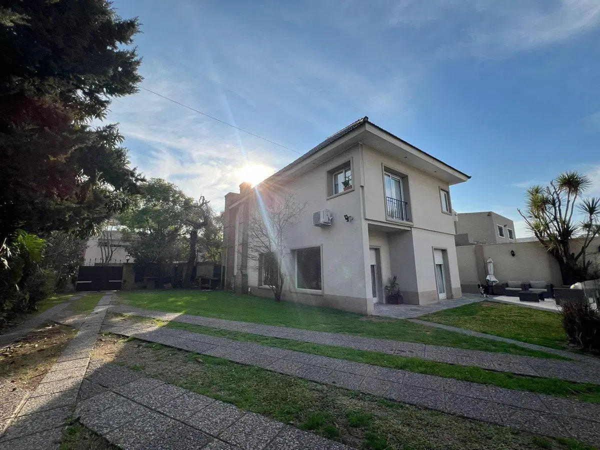 VENTA CASA 6 AMBIENTES 600 m2- CASTELAR NORTE 4