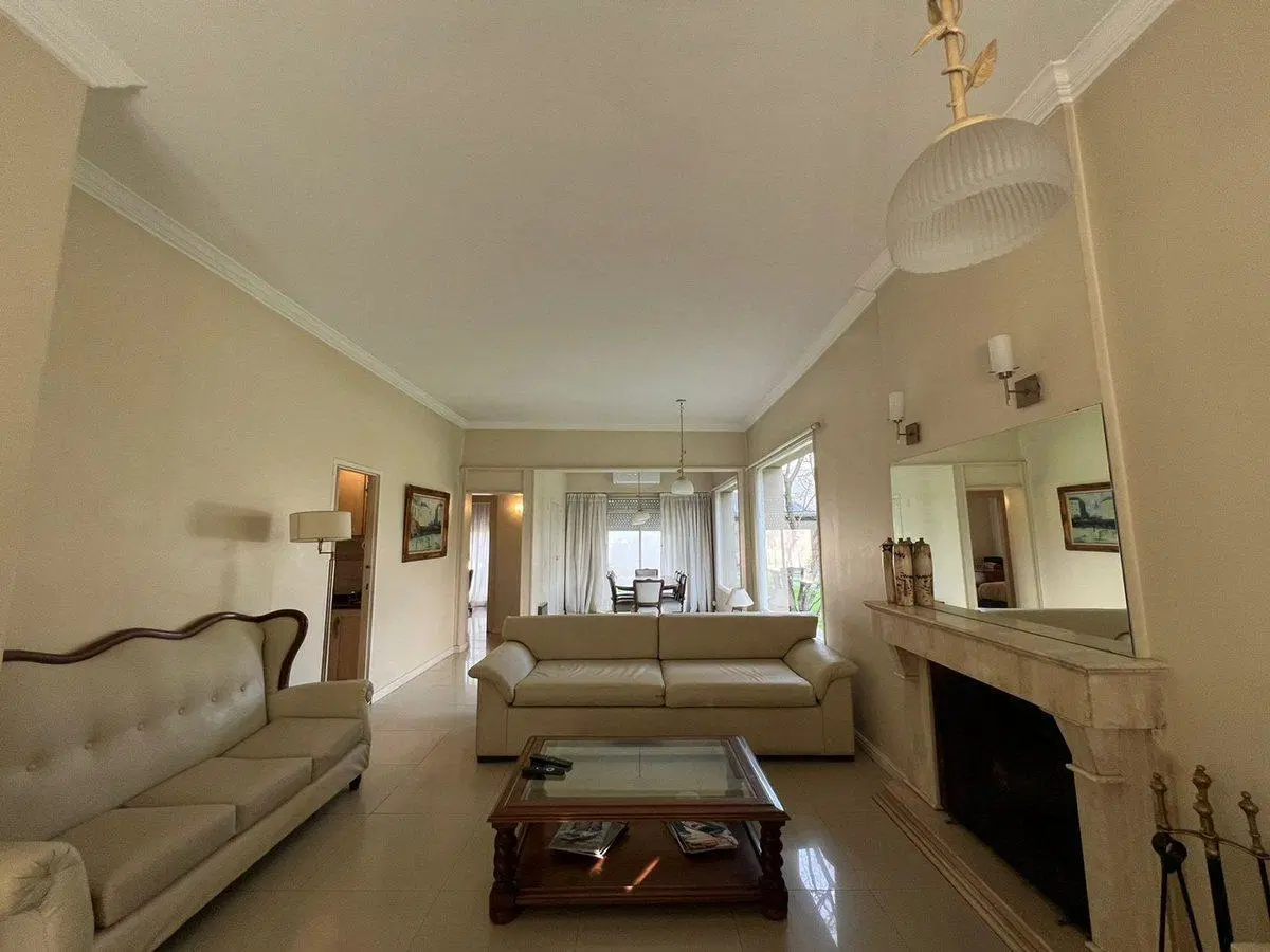 VENTA CASA 6 AMBIENTES 600 m2- CASTELAR NORTE 2