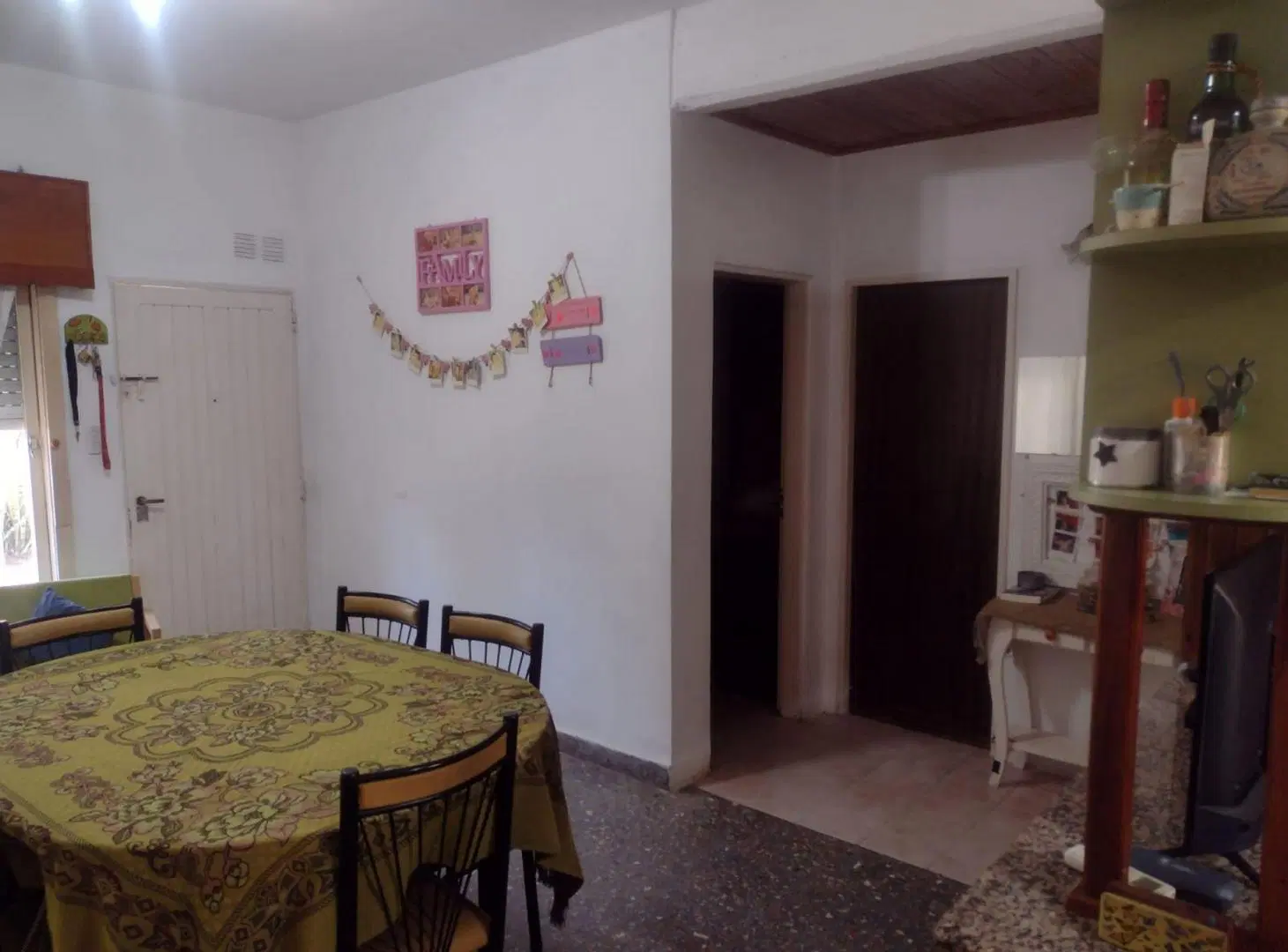VENTA CASA  3 AMBIENTES MORON 4