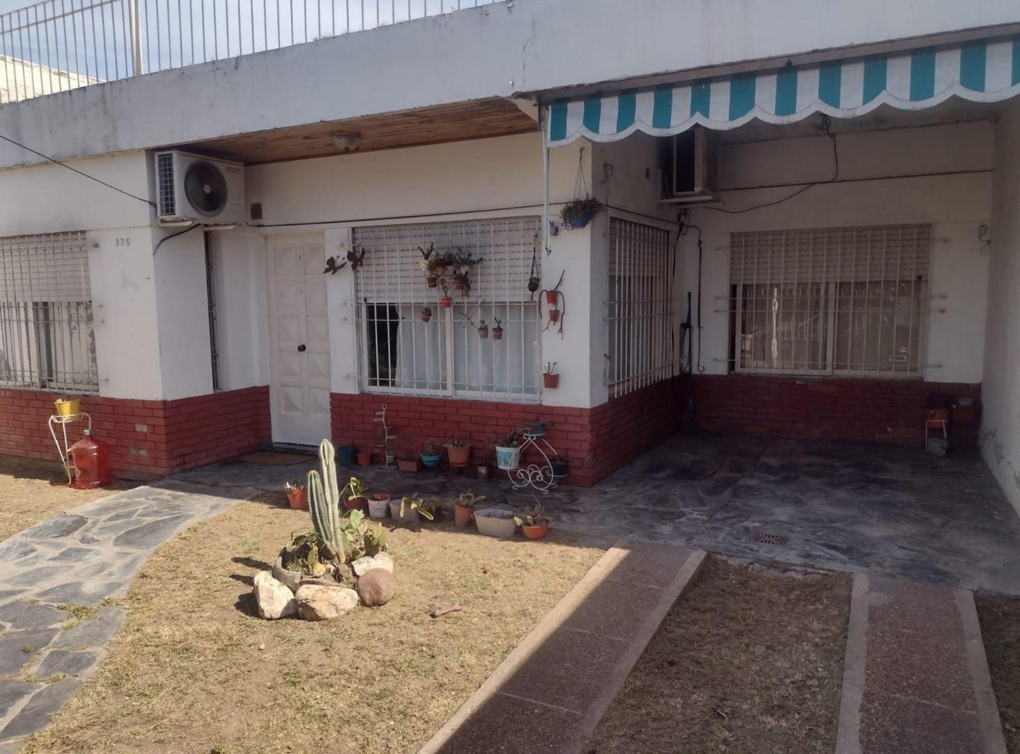 VENTA CASA 3 AMBIENTES MORON
