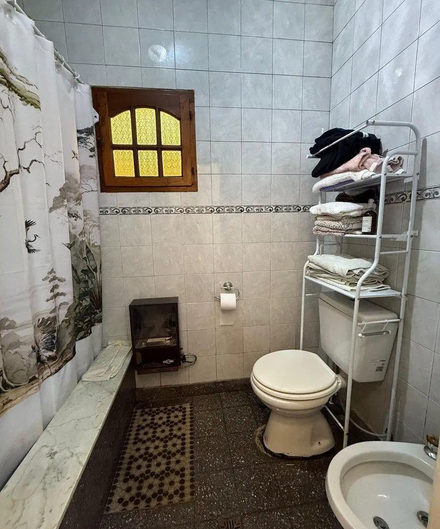 CASA EN VENTA 5 AMBIENTES MAS UN DPTO 3 AMBIENTES 4