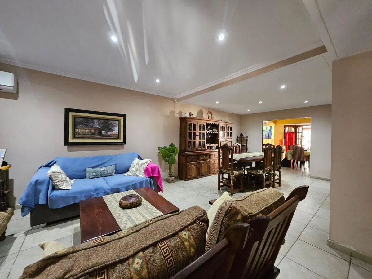 VENTA CHALET-4 AMBIENTES-CASTELAR NORTE 8