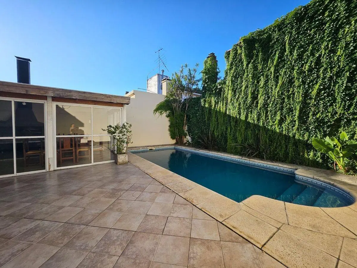 VENTA CHALET-4 AMBIENTES-CASTELAR NORTE 2